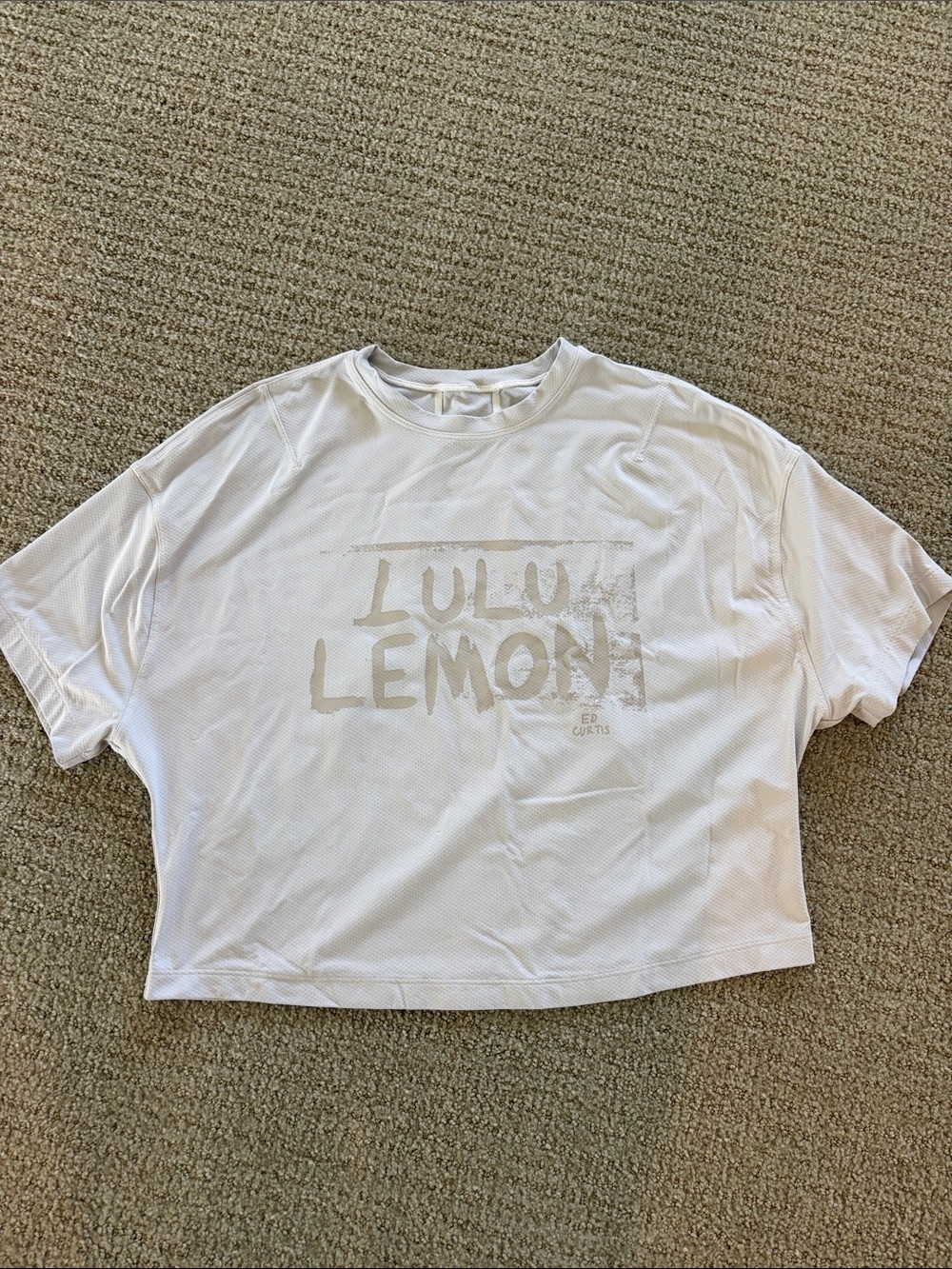 lululemon athletica grey Cropped Graphic Tee size 4